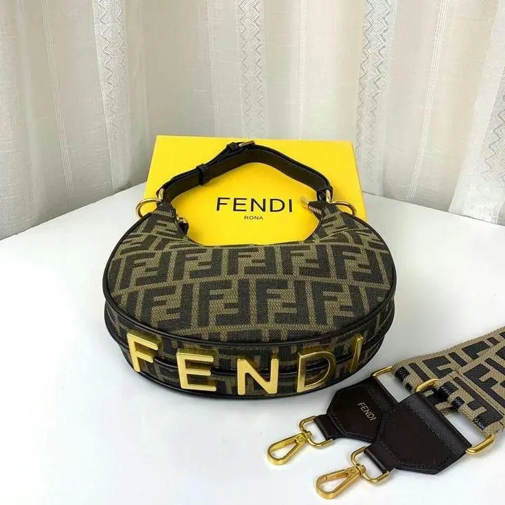 حقيبة fendi